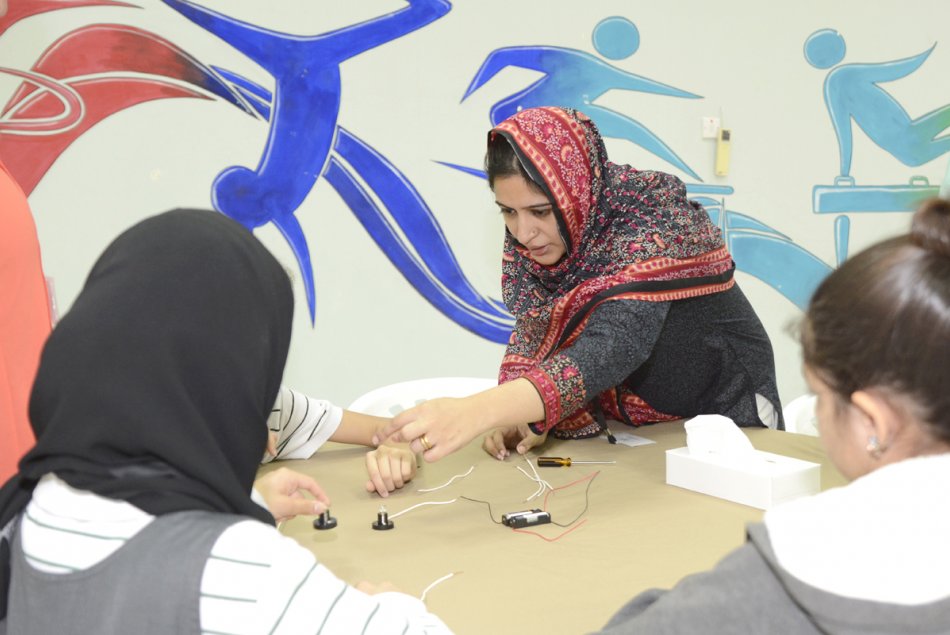 Scientific workshop about the basic concepts of engineering in Liwa International School