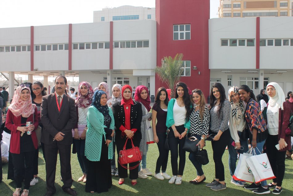 طلبة جامعة العين -مقر أبوظبي- يشاركون مدرسة النخبة الخاصة احتفاليتها بمناسبة يوم المعلم