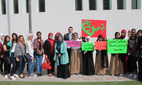 طلبة جامعة العين –مقر أبوظبي- يشاركون مدرسة النخبة الخاصة احتفاليتها بمناسبة يوم المعلم