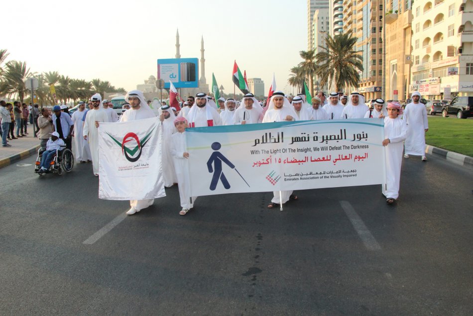 مشاركة طلبة الجامعة - مقر العين - في مسيرة اليوم العالمي للعصا البيضاء بإمارة الشارقة 