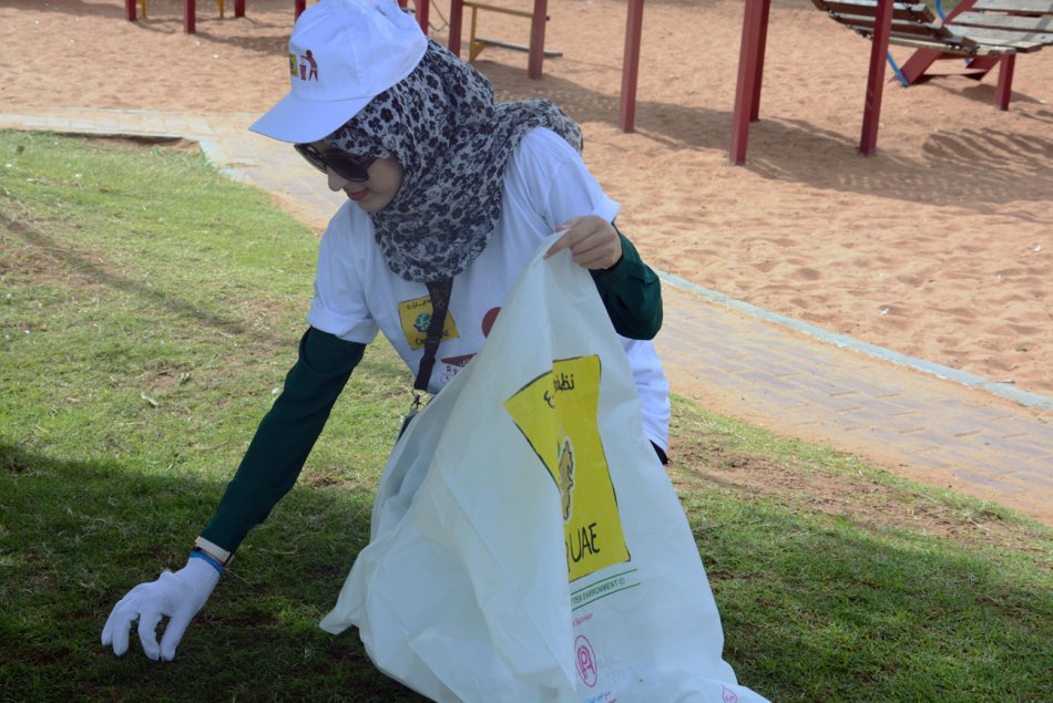 حملة نظفوا الإمارات 2016