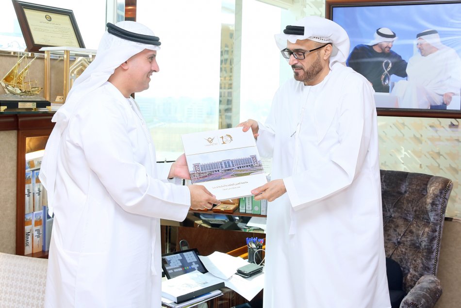AAU Chancellor meets the Director General of the Emirates Center for Strategic Studies and Research