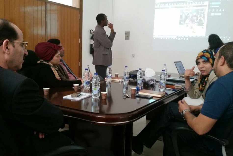 Lively Discussion about PressReader at Khalifa Library 