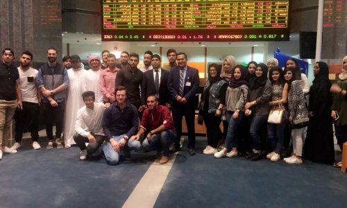 طلبة كلية الأعمال في جامعة العين يزورون سوق أبوظبي للأوراق المالية