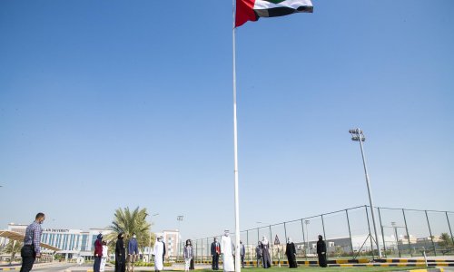 جامعة العين تحتفل بيوم العلم مجددة الولاء للقيادة الرشيدة
