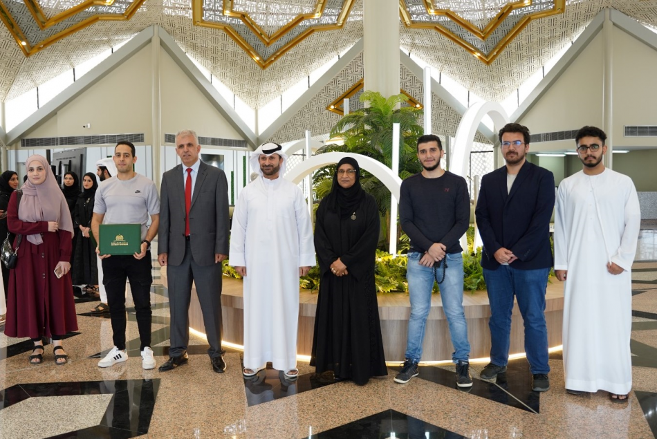 Honoring students in Emirati Talents competition 