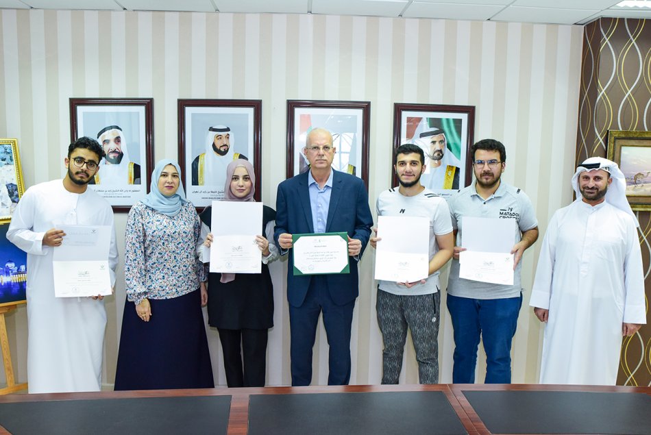 Honoring students in Emirati Talents competition 
