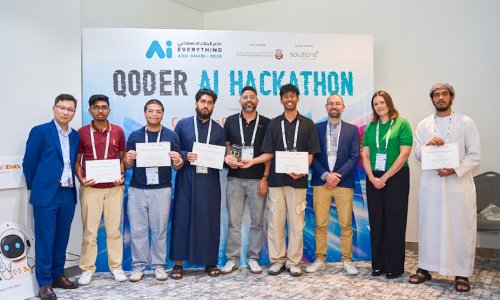طلبة كلية الهندسة في جامعة العين يحصدون المركز الأول في هاكاثون (Alibaba Cloud Qoder AI)