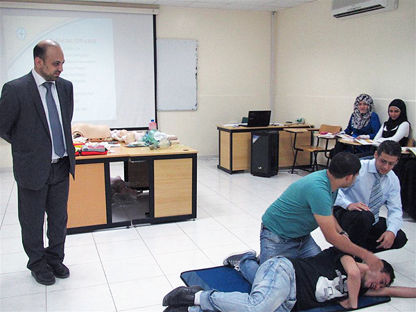AAU Pharmacy College and Tawam Hospital Hold First Aid Course